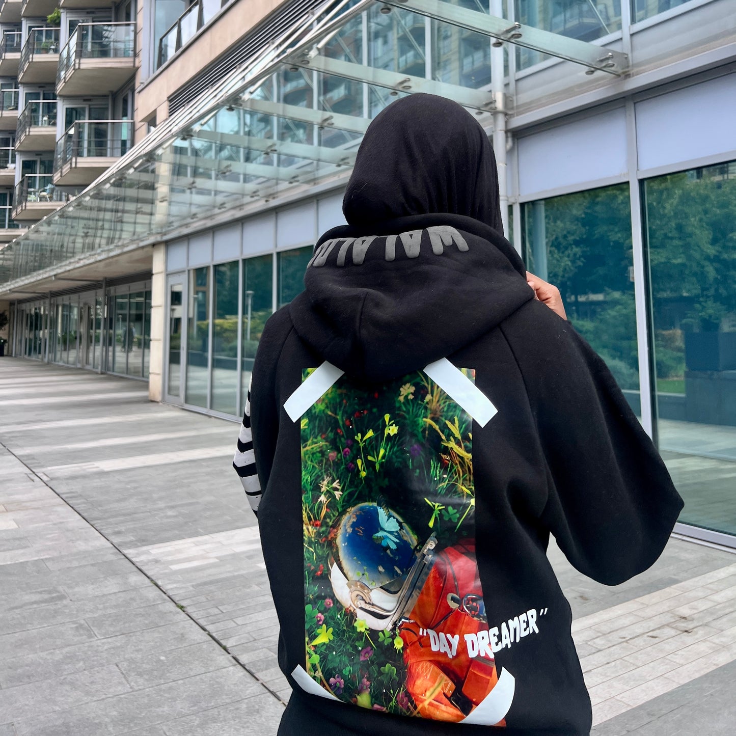 "Day Dreamer" Pullover